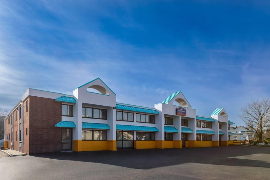Howard Johnson by Wyndham Malden Boston Area