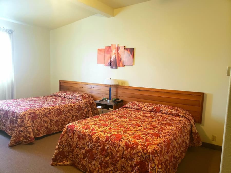 Grand Staircase Inn