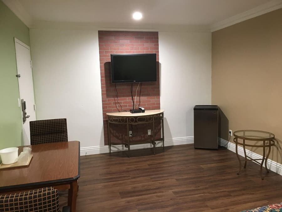 The Atlas Inn & Suites LAX