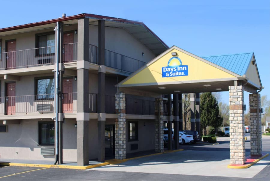 Days Inn & Suites By Wyndham Springfield On I-44