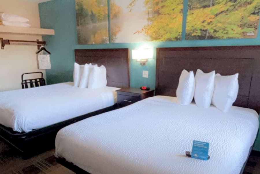 Days Inn & Suites By Wyndham Springfield On I-44
