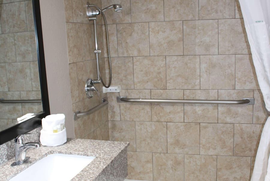 Days Inn & Suites By Wyndham Springfield On I-44