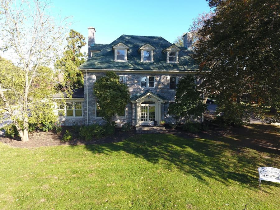 The Manor On Front