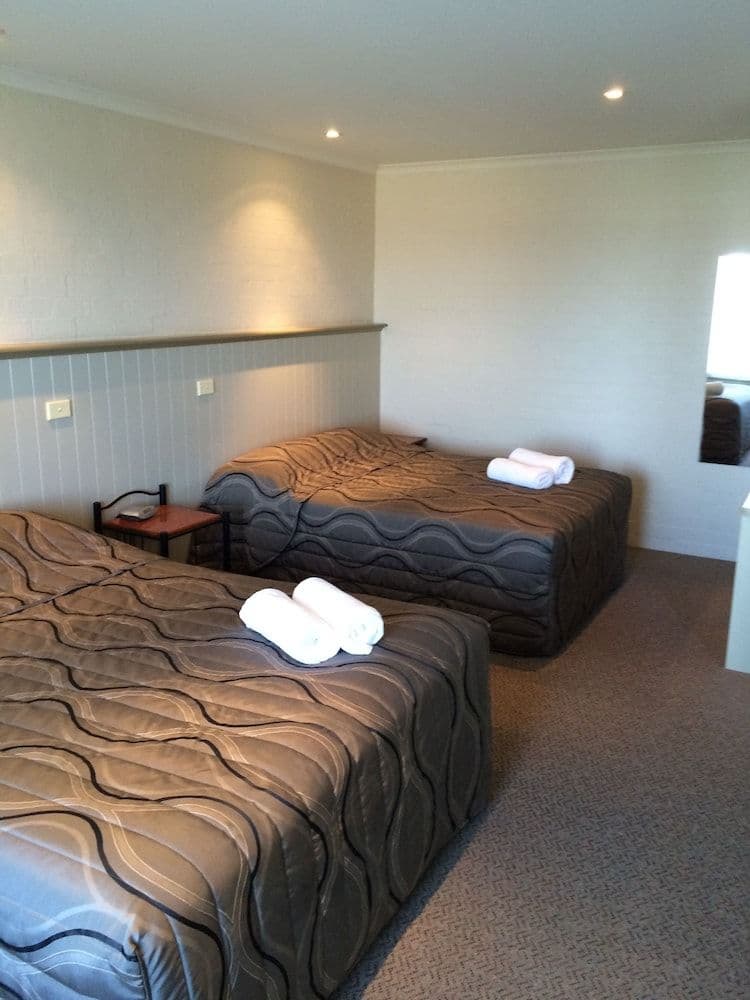 Heritage House Motel & Units