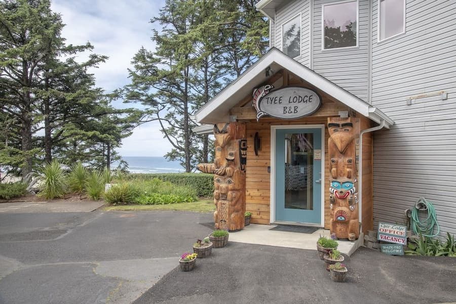 Tyee Lodge Oceanfront B&b
