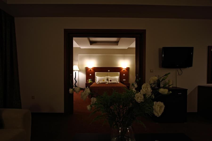 Siris Hotel
