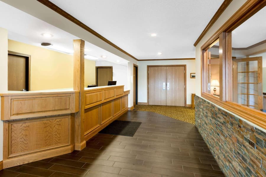 Super 8 by Wyndham St. Ignace