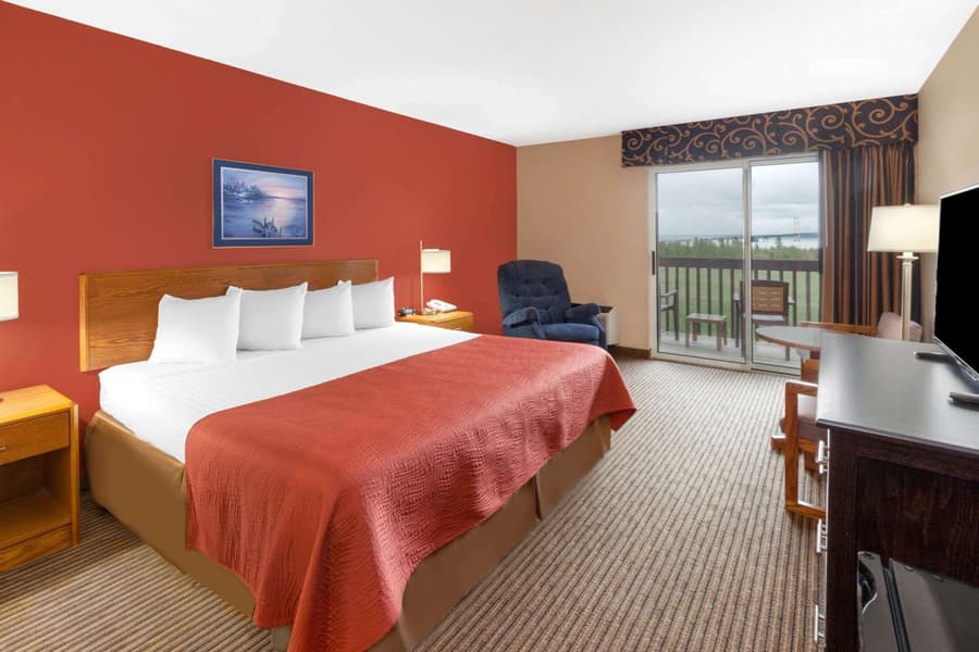 Super 8 by Wyndham St. Ignace