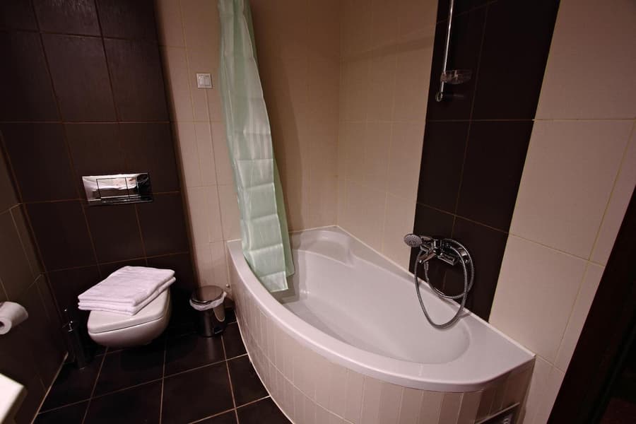 Siris Hotel