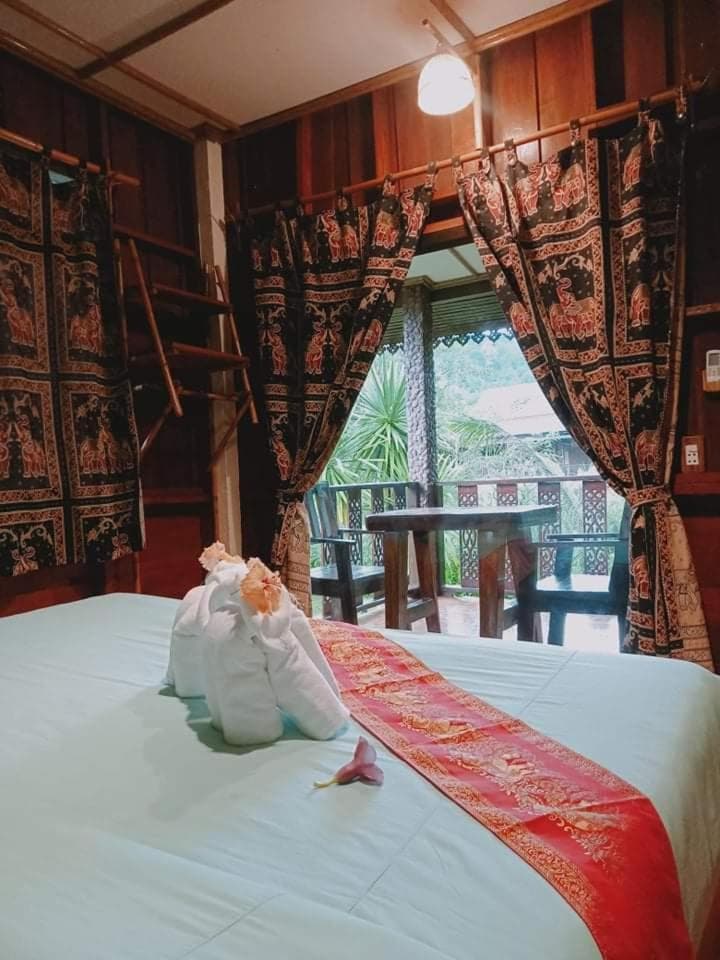 Khao Sok River & Jungle Resort
