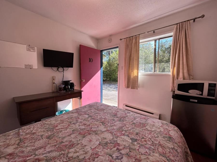 Dolphin Motel