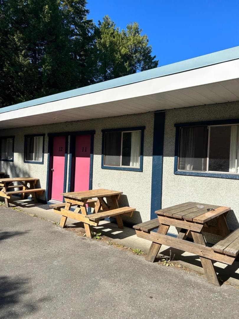 Dolphin Motel