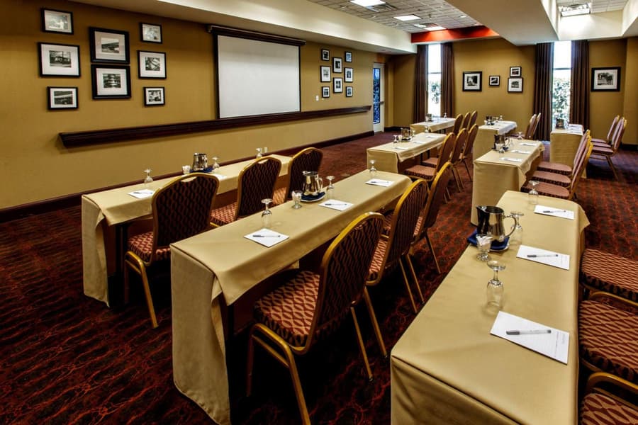 Hampton Inn & Suites Staten Island