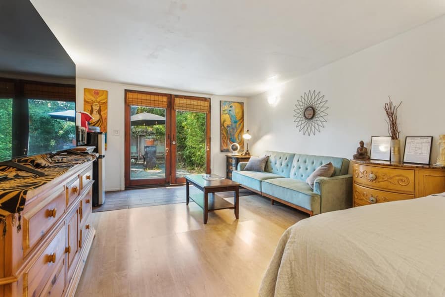 Private Studio City Guest House