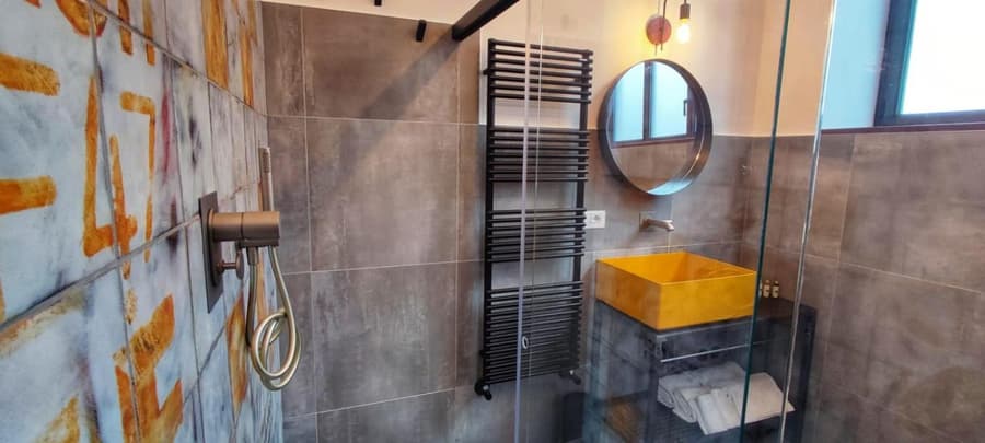 GARAGE47 Storica Officina Meccanica LOFT B&B iN PIENZA