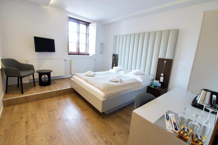 Hotel 100