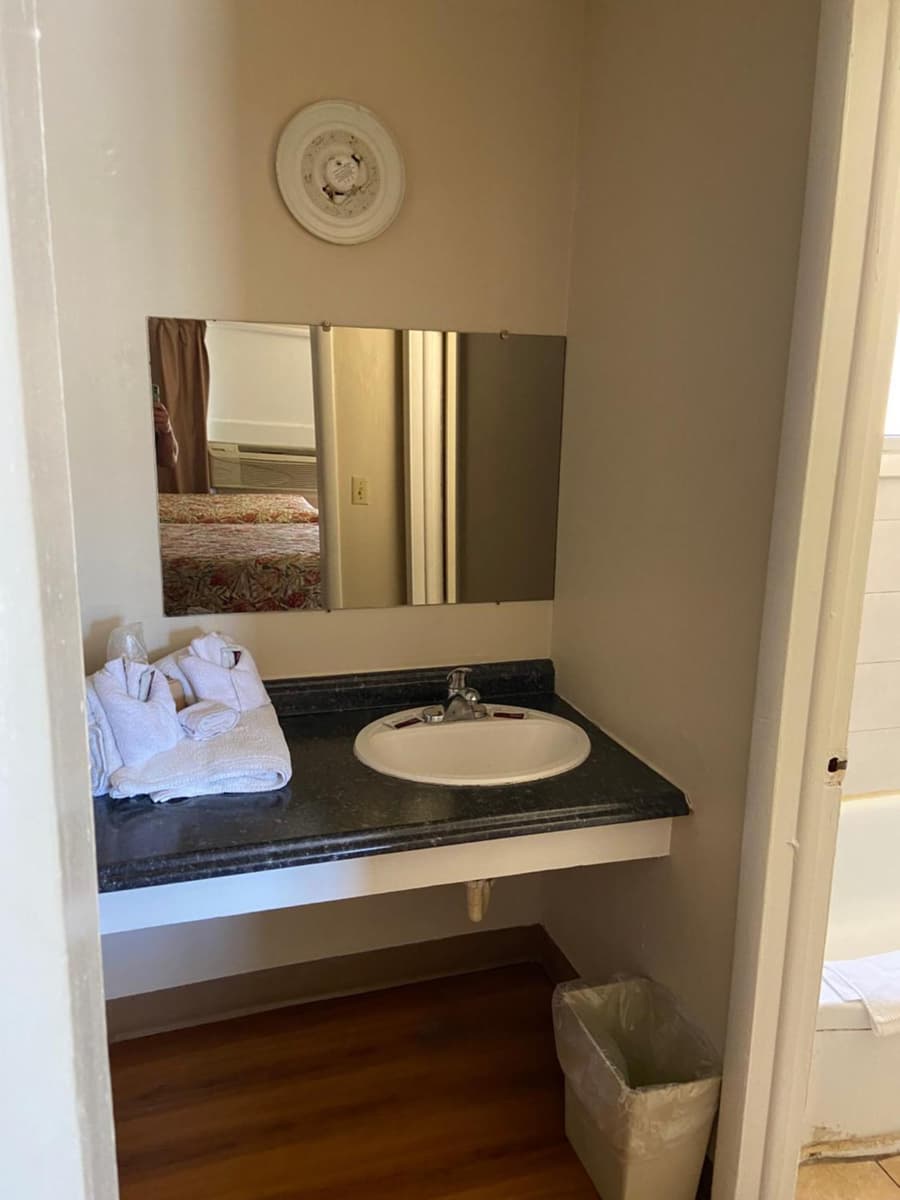 Glenstone place extended stay motel