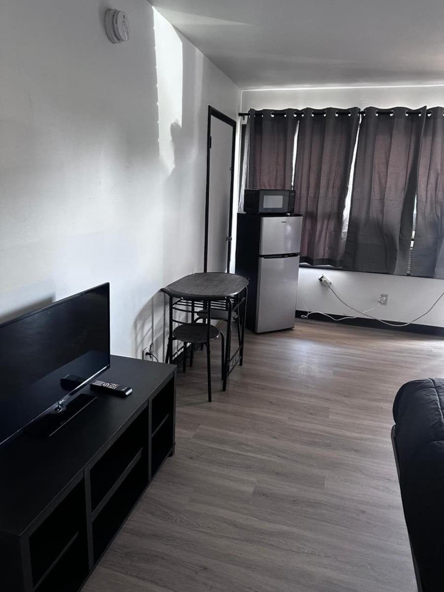 Glenstone place extended stay motel