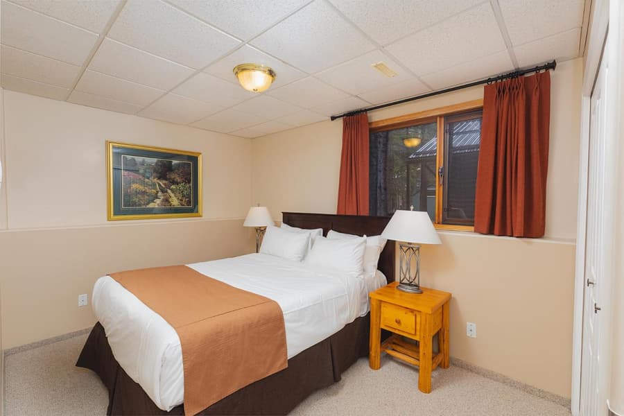 Overlander Mountain Lodge