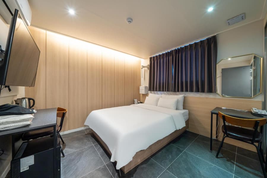 Mnlucky Hotel