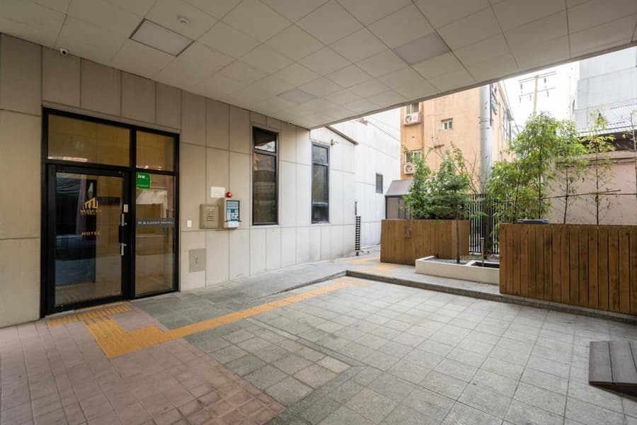 Mnlucky Hotel