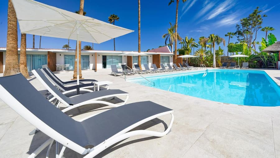 Sanom beach Resort by youRoom Only Adults