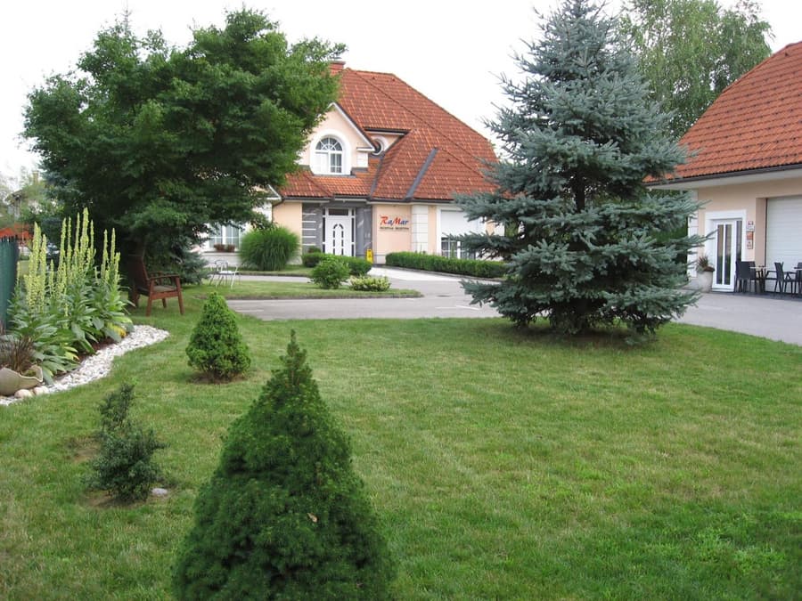 Apartmaji in sobe RaMar