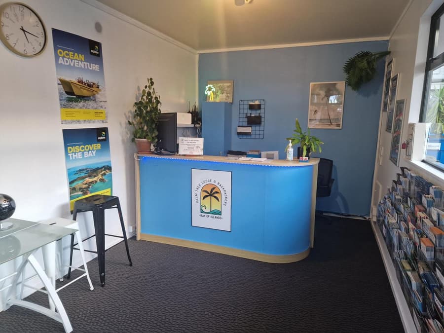 Palm Tree Apartments & backpackers