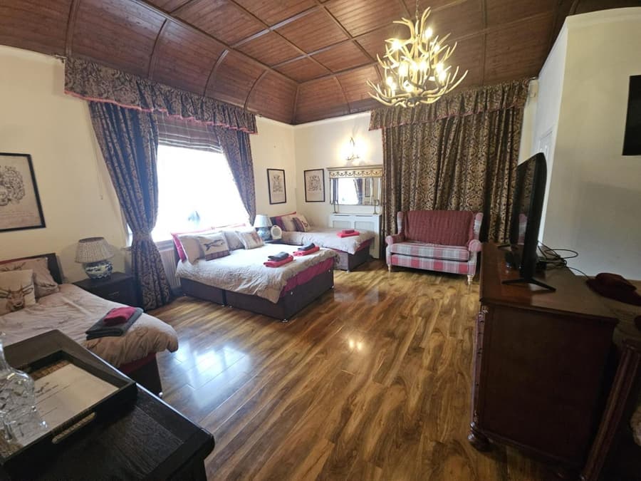 The West Highland Way Hotel and Campground Rooms and Pitches