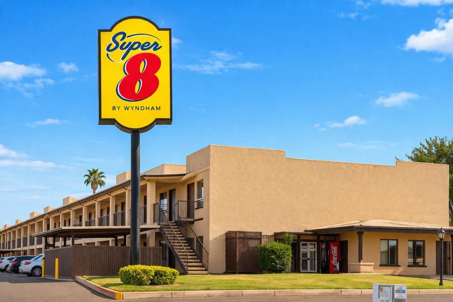 Super 8 by Wyndham Barstow
