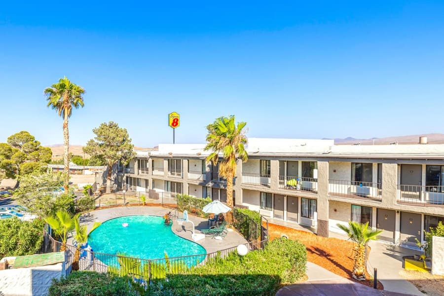 Super 8 by Wyndham Barstow