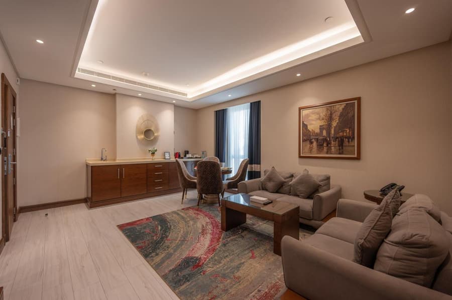Weekend Hotel Sari