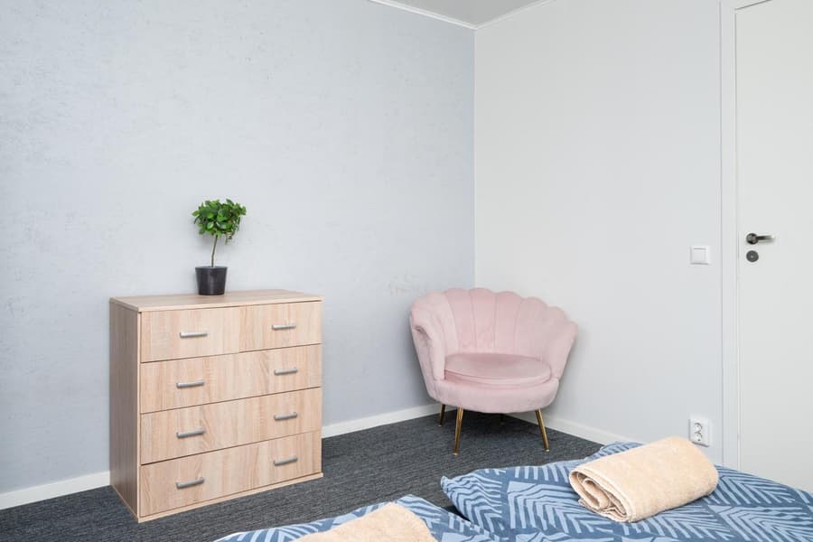 Apartment 6 - Cozy 2BR Apartment, Bus Station, Easy City Access