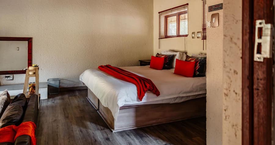 Mabalingwe Nature Reserve - Elephant Lodge - Tjaila