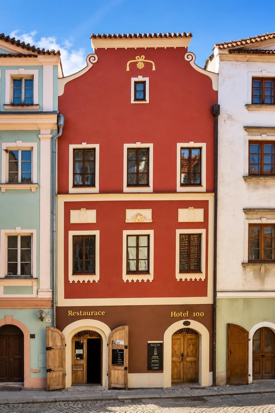 Hotel 100