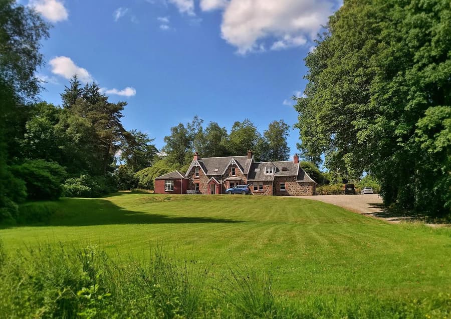 The West Highland Way Hotel and Campground Rooms and Pitches