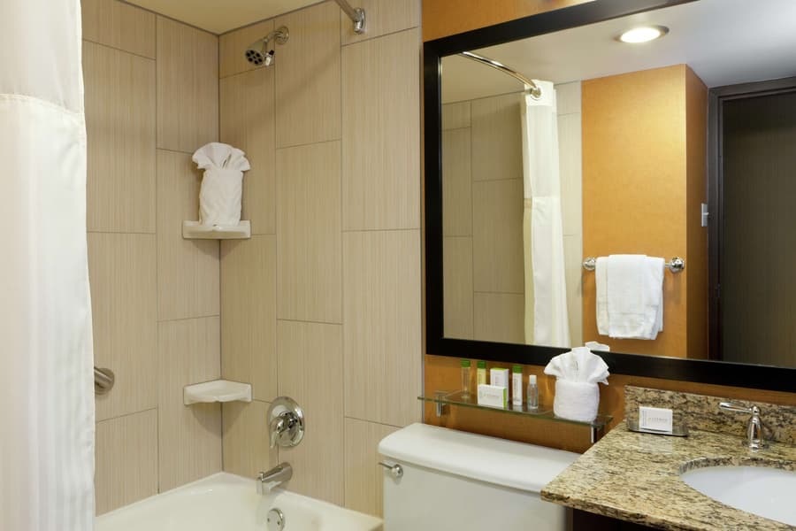 DoubleTree by Hilton Cleveland Downtown Lakeside