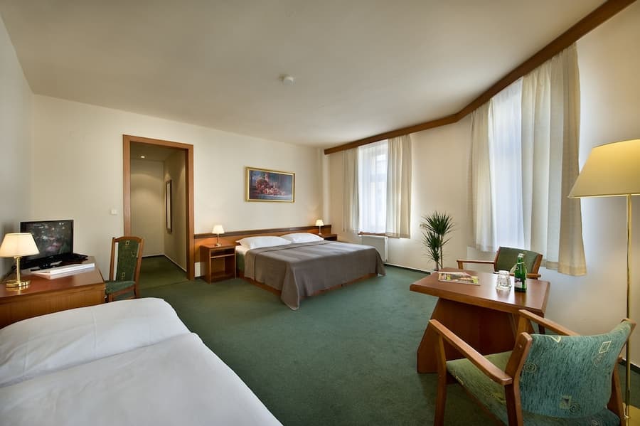 Three Crowns Hotel