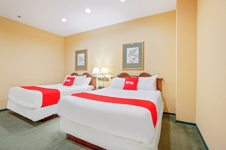 OYO Hotel St Louis Downtown City Center MO