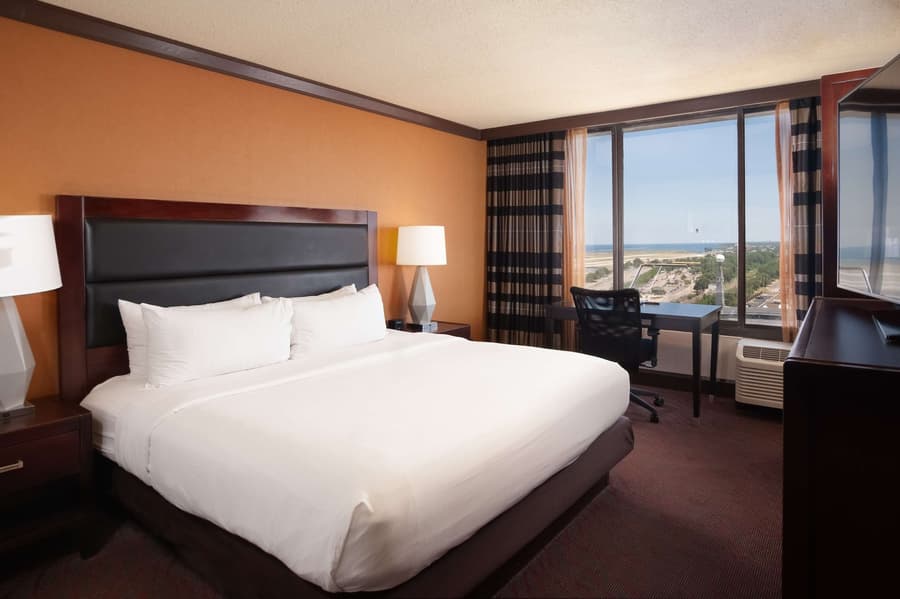 DoubleTree by Hilton Cleveland Downtown Lakeside