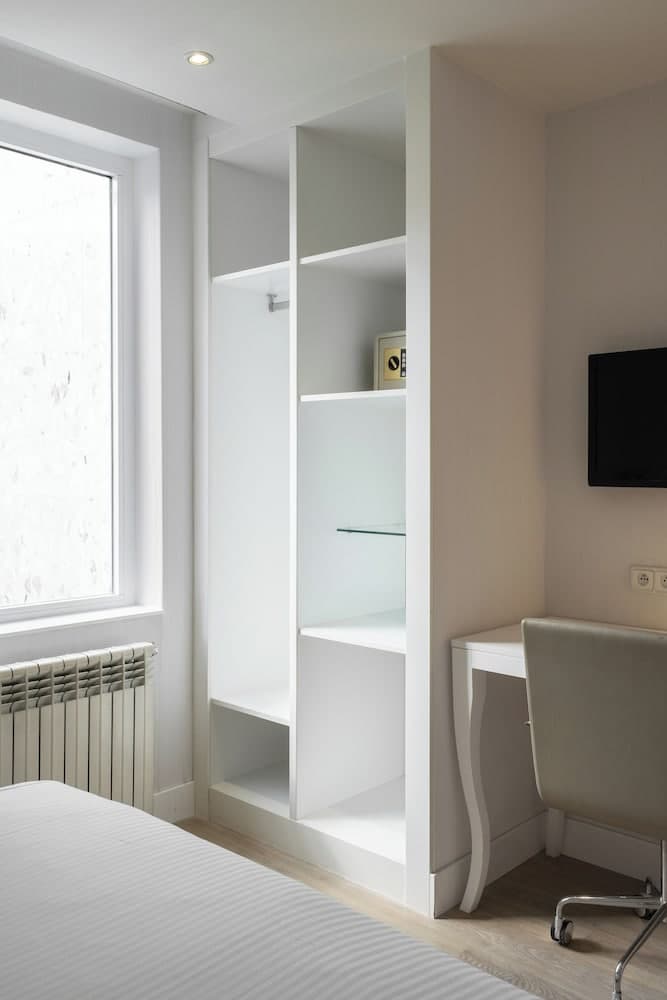 LATROUPE Grand Place Hostel