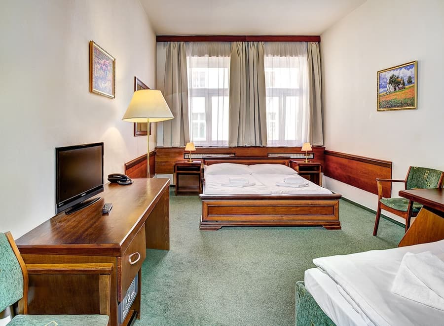 Three Crowns Hotel