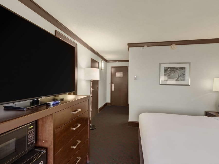 DoubleTree by Hilton Cleveland Downtown Lakeside
