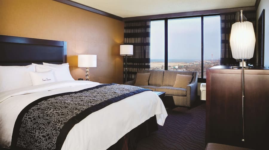 DoubleTree by Hilton Cleveland Downtown Lakeside