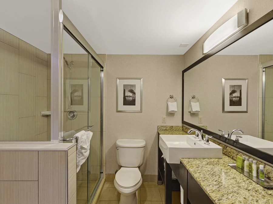 DoubleTree by Hilton Cleveland Downtown Lakeside