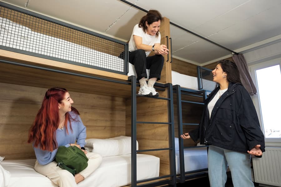 LATROUPE Grand Place Hostel