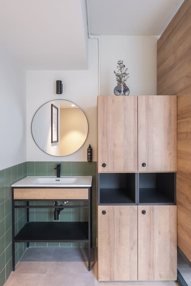LATROUPE Grand Place Hostel