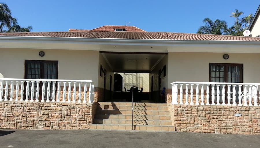 Albion Manor
