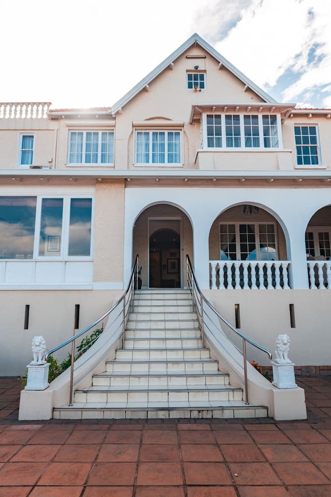 Albion Manor