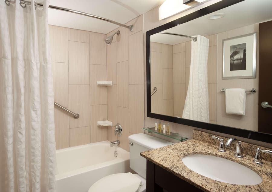 DoubleTree by Hilton Cleveland Downtown Lakeside